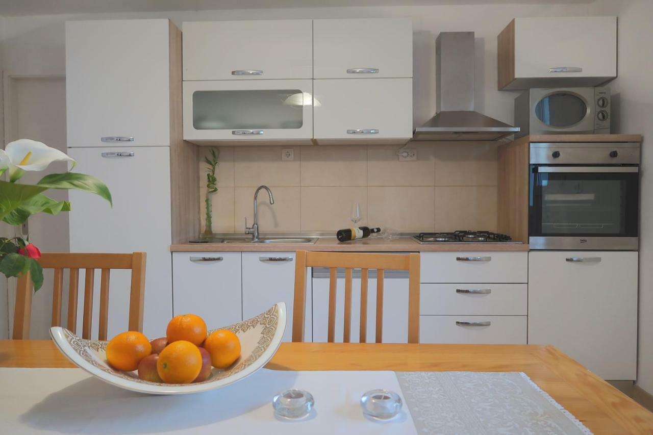 Studio Apartman Mia Stobrec Exterior photo